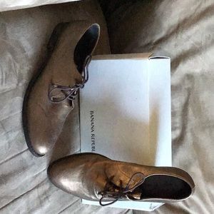 Brand New, Size 9.5, Banana Republic metal